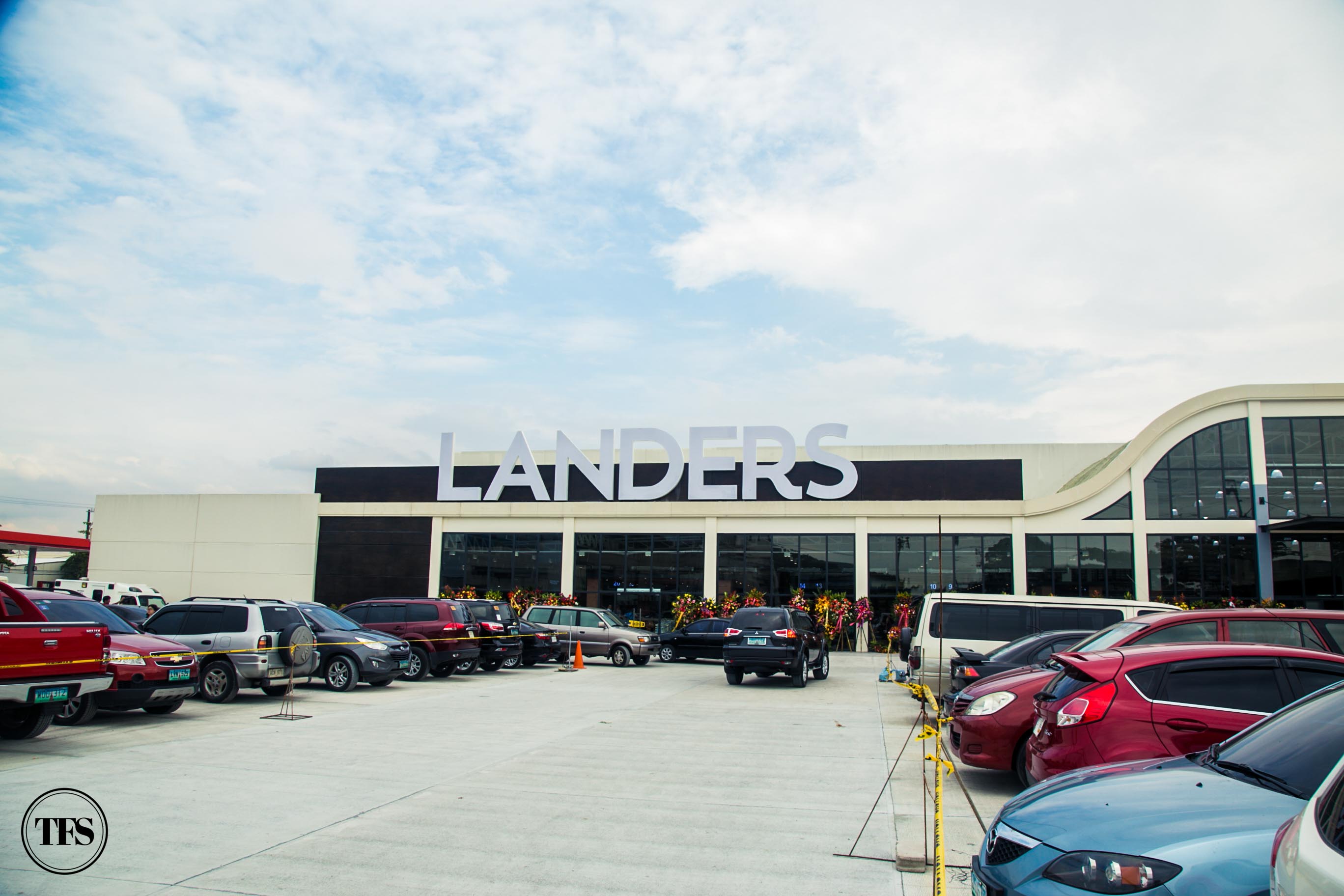 Landers Superstore Otis Manila